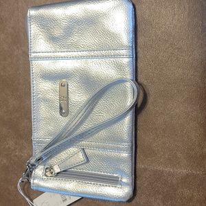 5/$25⭐️ NY&CO Wristlet- Silver